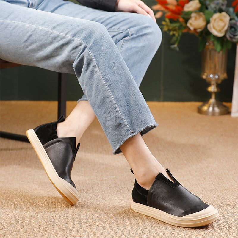Handmade Retro Leather Loafers Slip-On Flat Walking Shoes for Women in Black/Brown