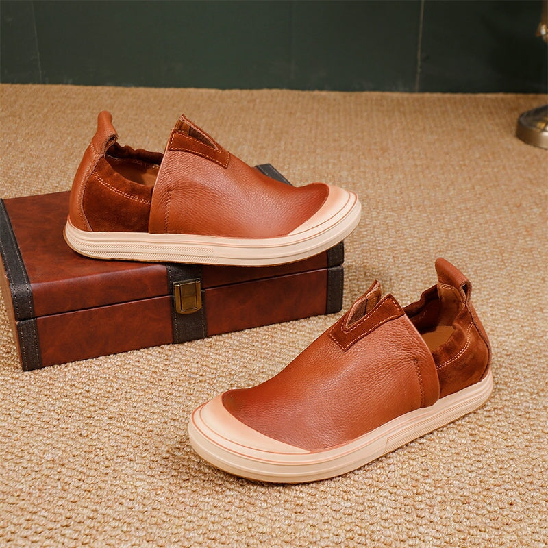 Handmade Retro Leather Loafers Slip-On Flat Walking Shoes for Women in Black/Brown