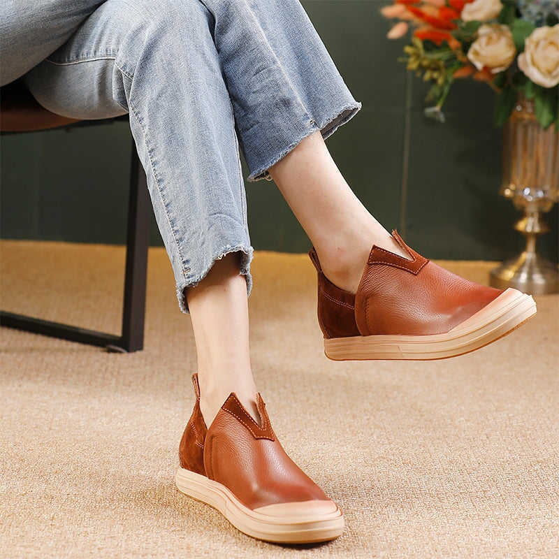 Handmade Retro Leather Loafers Slip-On Flat Walking Shoes for Women in Black/Brown