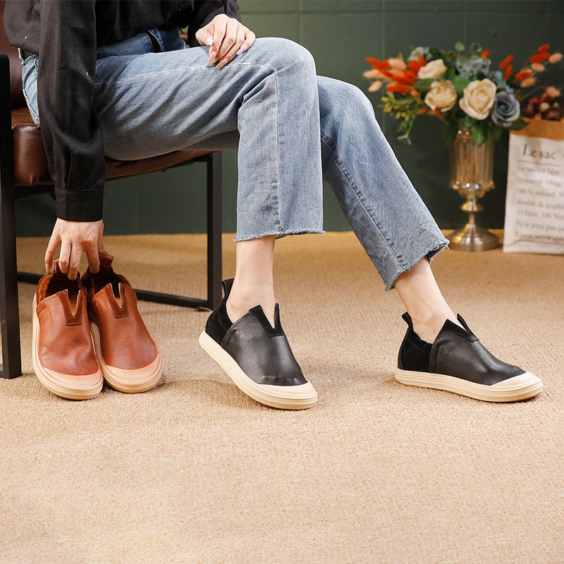 Handmade Retro Leather Loafers Slip-On Flat Walking Shoes for Women in Black/Brown