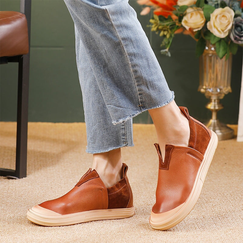 Handmade Retro Leather Loafers Slip-On Flat Walking Shoes for Women in Black/Brown